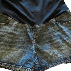 Isabel Maternity Maternity Midi Jean Shorts Size 16. Used for pregnancy